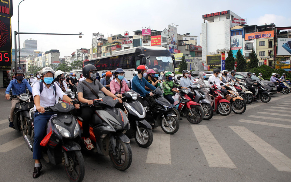 Mật độ giao thông đường Nguyễn Lương Bằng dẫn đến nút giao thông Ô Chợ Dừa tăng cao gây ùn tắc cục bộ. (Ảnh: Danh Lam/TTXVN)