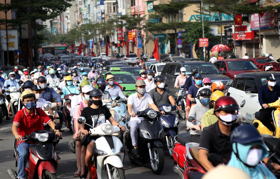Mật độ giao thông đường Nguyễn Lương Bằng dẫn đến nút giao thông Ô Chợ Dừa tăng cao gây ùn tắc cục bộ. (Ảnh: Danh Lam/TTXVN)
