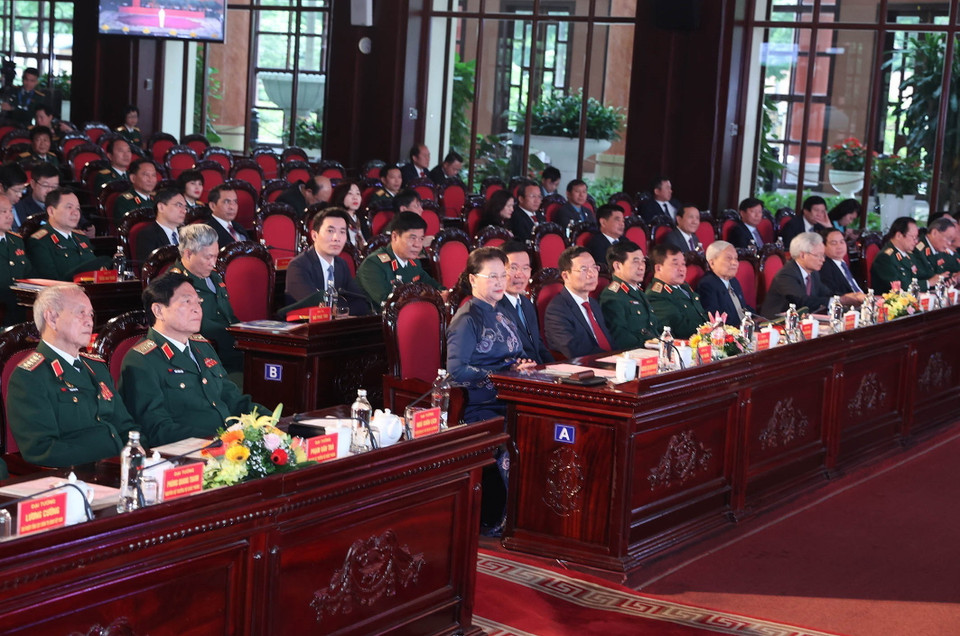 Chủ tịch Quốc hội Nguyễn Thị Kim Ngân cùng các đại biểu dự Lễ kỷ niệm 70 năm thành lập Báo Quân đội nhân dân. (Ảnh: Trọng Đức/TTXVN)