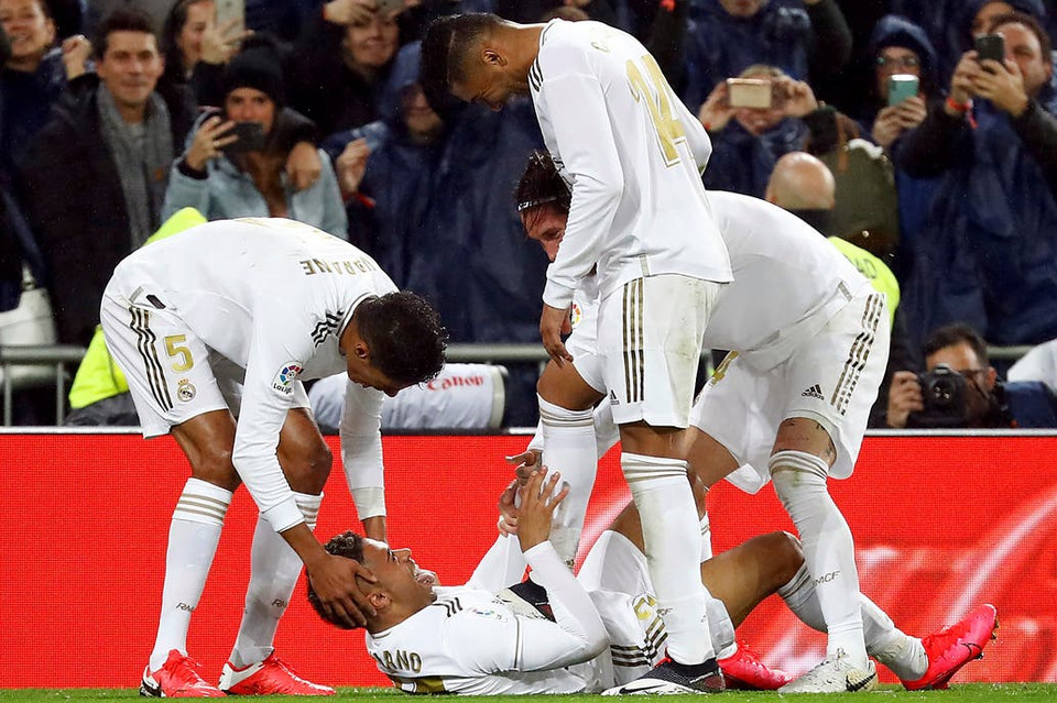 Hai bàn thắng của Vinicius và Diaz đã giúp Real chiến thắng và đòi lại ngôi đầu từ Barcelona.