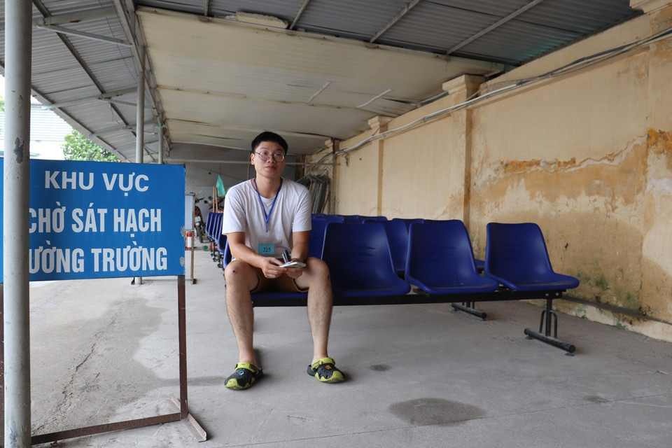 Sau khi đậu lý thuyết và thực hành, thí sinh sẽ tiếp tục với bài thi đường trường cuối cùng, nếu đỗ sẽ được cấp bằng lái xe. (Ảnh: Việt Hùng/Vietnam+)