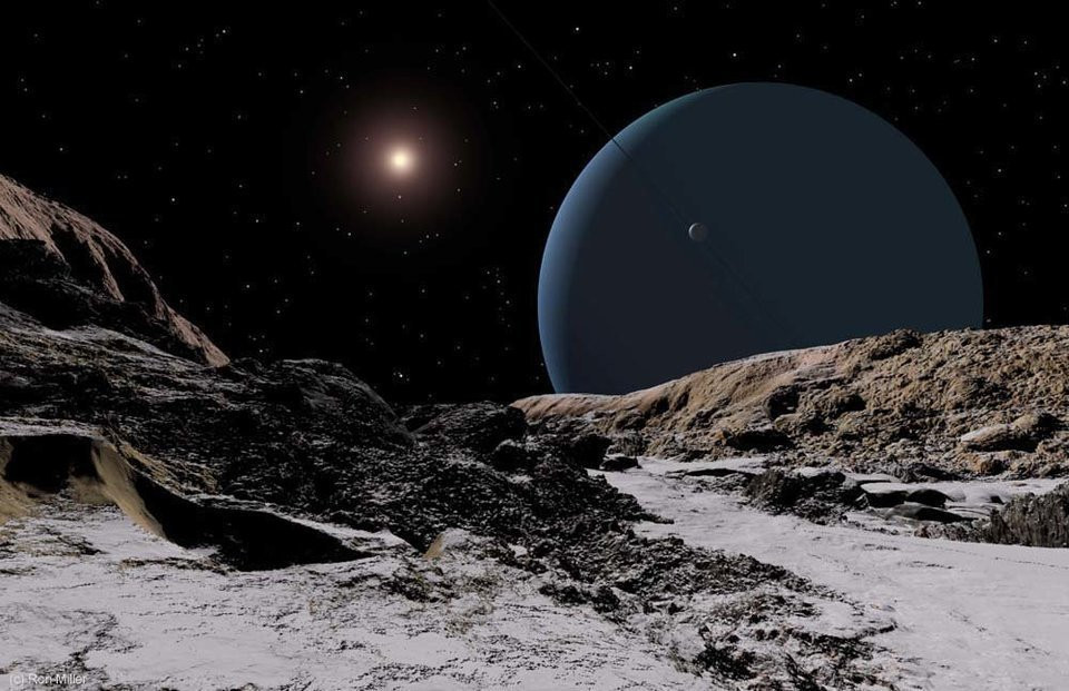 Mặt Trời nhìn từ sao Ariel, một trong những mặt trăng của sao Thiên Vương. Khoảng cách giữa sao Thiên Vương với Mặt Trời lớn gấp 19 lần khoảng cách giữa Trái Đất với Mặt Trời. (Nguồn: huffingtonpost.com)