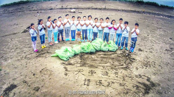 Trước đó, hồi tháng Tư, những người dân ở tỉnh Giang Tây cũng đã phát hiện ra xác của 5 con cá heo trên bãi biển. (Nguồn: CCTV)