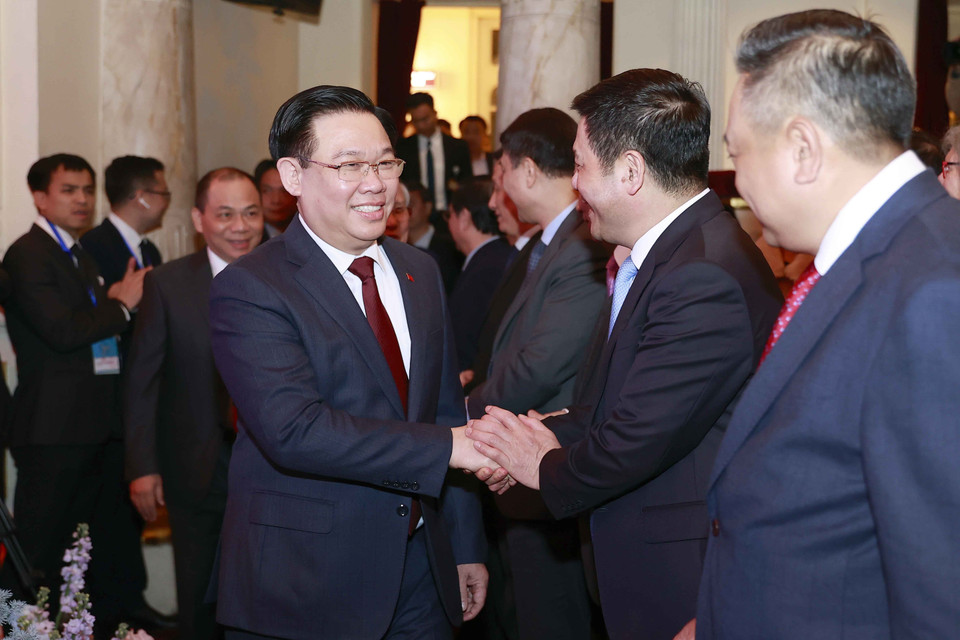 Chủ tịch Quốc hội Vương Đình Huệ với các đại biểu. (Ảnh: Doãn Tấn/TTXVN)