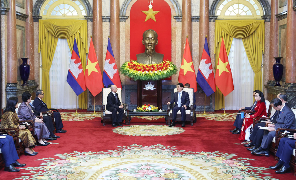 Chủ tịch nước Lương Cường và Quốc vương Campuchia Norodom Sihamoni hội kiến. (Ảnh: Lâm Khánh/TTXVN)