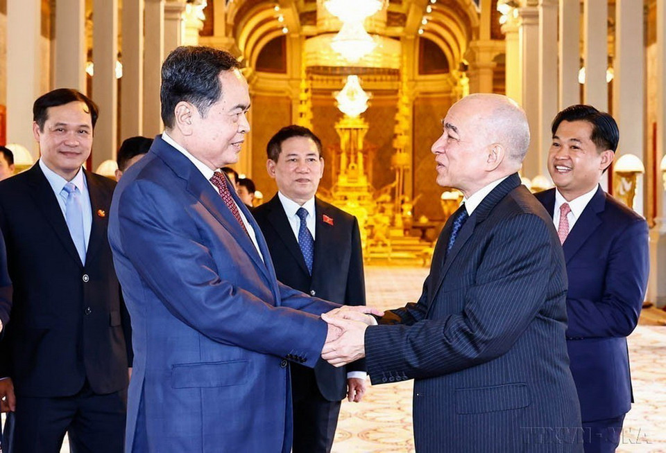 Chủ tịch Quốc hội Trần Thanh Mẫn yết kiến Quốc vương Campuchia Norodom Sihamoni (Phnom Penh, 23/11/2024). (Ảnh: Doãn Tấn/ TTXVN)