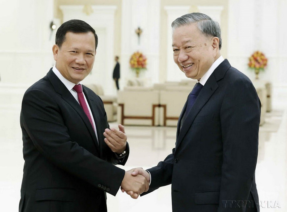 Thủ tướng Chính phủ Campuchia Hun Manet đón Chủ tịch nước Tô Lâm trong chuyến thăm cấp Nhà nước tới Vương quốc Campuchia (13/7/2024). (Ảnh: Nhan Sáng/TTXVN)