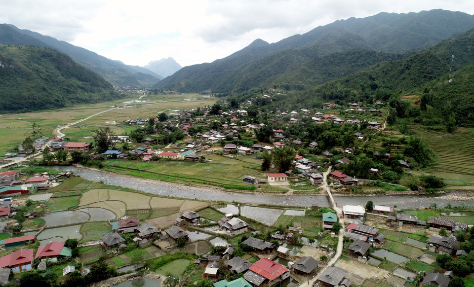 Cùng với vẻ đẹp hoang sơ, con người thân thiện và những bản sắc văn hóa độc đáo được đồng bào các dân tộc giữ gìn là điều kiện thuận lợi phát triển du lịch cộng đồng. (Ảnh: Quang Quyết/TTXVN)