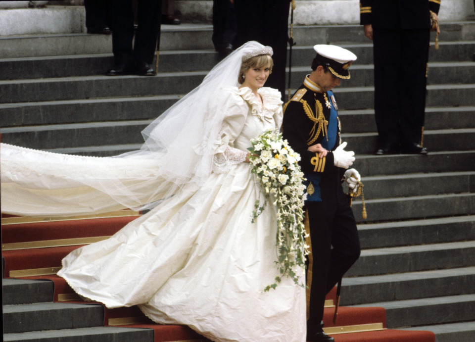 Chiếc váy của Công nương Diana do người bạn thân David Emanuel thiết kế. (Nguồn: Rex Features)