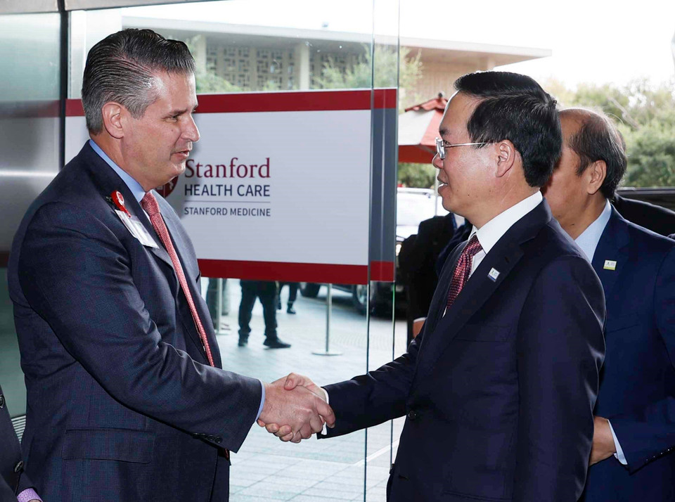 Chủ tịch nước Võ Văn Thưởng với lãnh đạo Đại học Stanford, Hoa Kỳ. (Ảnh: Thống Nhất/TTXVN)