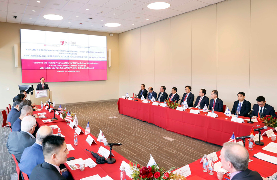 Chủ tịch nước Võ Văn Thưởng làm việc với Ban Giám đốc Đại học Stanford, Hoa Kỳ. (Ảnh: Thống Nhất/TTXVN)