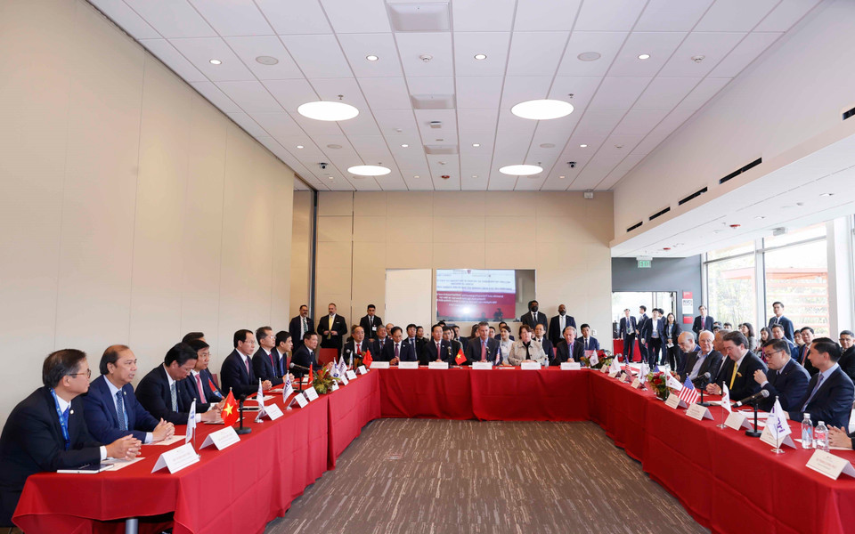 Chủ tịch nước Võ Văn Thưởng làm việc với Ban Giám đốc Đại học Stanford, Hoa Kỳ. (Ảnh: Thống Nhất/TTXVN)