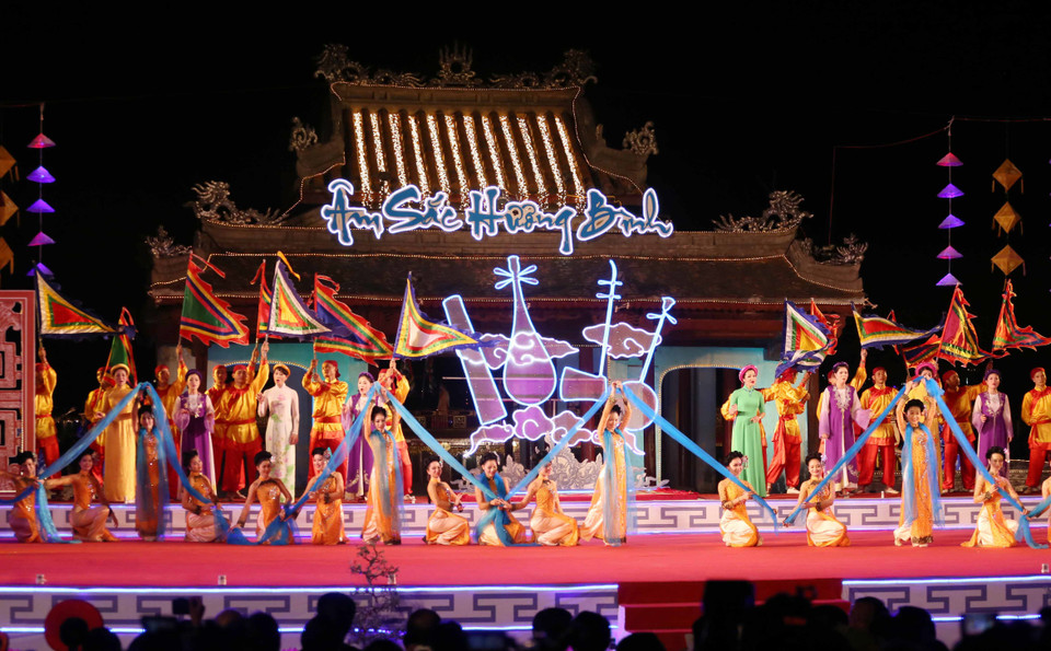 Quang cảnh chương trình Ngày hội ca Huế “Âm Sắc Hương Bình”. (Ảnh: Trần Lê Lâm/TTXVN)