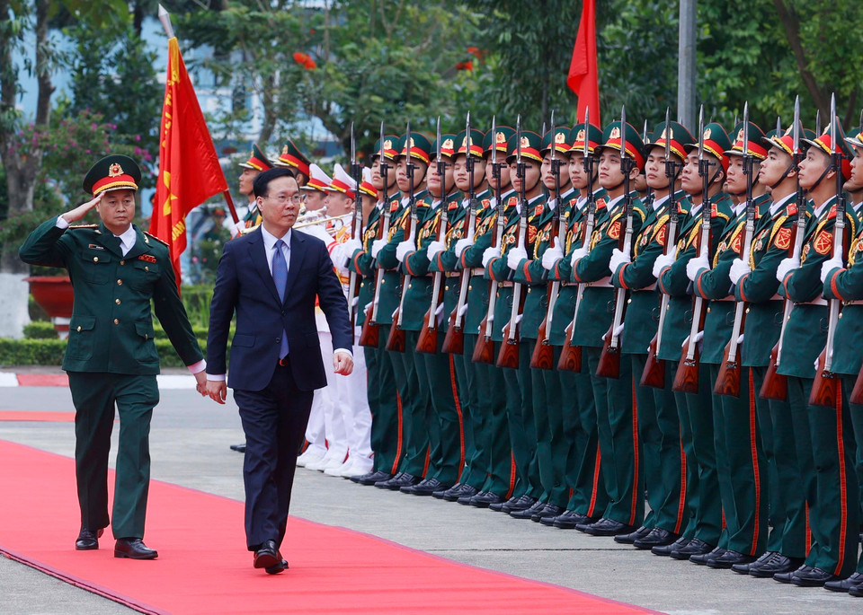 Chủ tịch nước Võ Văn Thưởng đến thăm Lữ đoàn K3, Tổng cục II-Bộ Quốc phòng. (Ảnh: Thống Nhất/TTXVN)