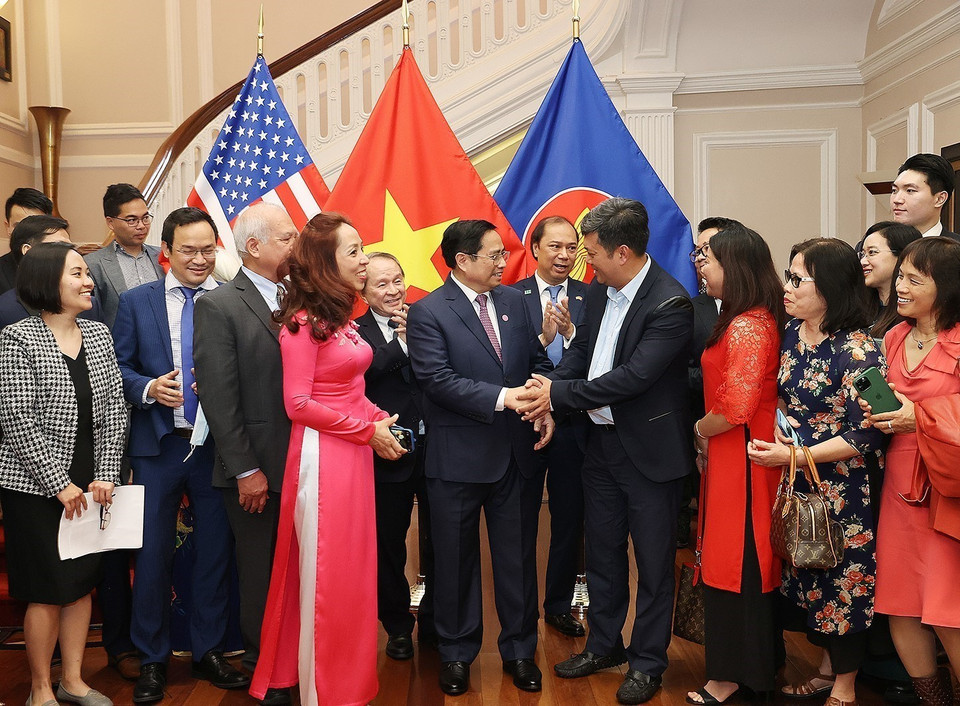 Thủ tướng Phạm Minh Chính với đại diện cộng đồng người Việt Nam tại Hoa Kỳ. (Ảnh: Dương Giang/TTXVN)