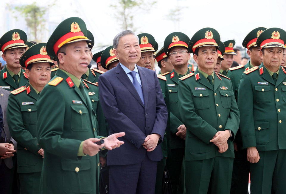 Tổng Bí thư Tô Lâm, Bí thư Quân ủy Trung ương thăm Bảo tàng Lịch sử Quân sự Việt Nam. (Ảnh: An Đăng/TTXVN)