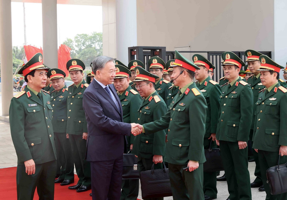 Tổng Bí thư Tô Lâm, Bí thư Quân ủy Trung ương thăm và làm việc tại Bảo tàng Lịch sử Quân sự Việt Nam. (Ảnh: An Đăng/TTXVN)