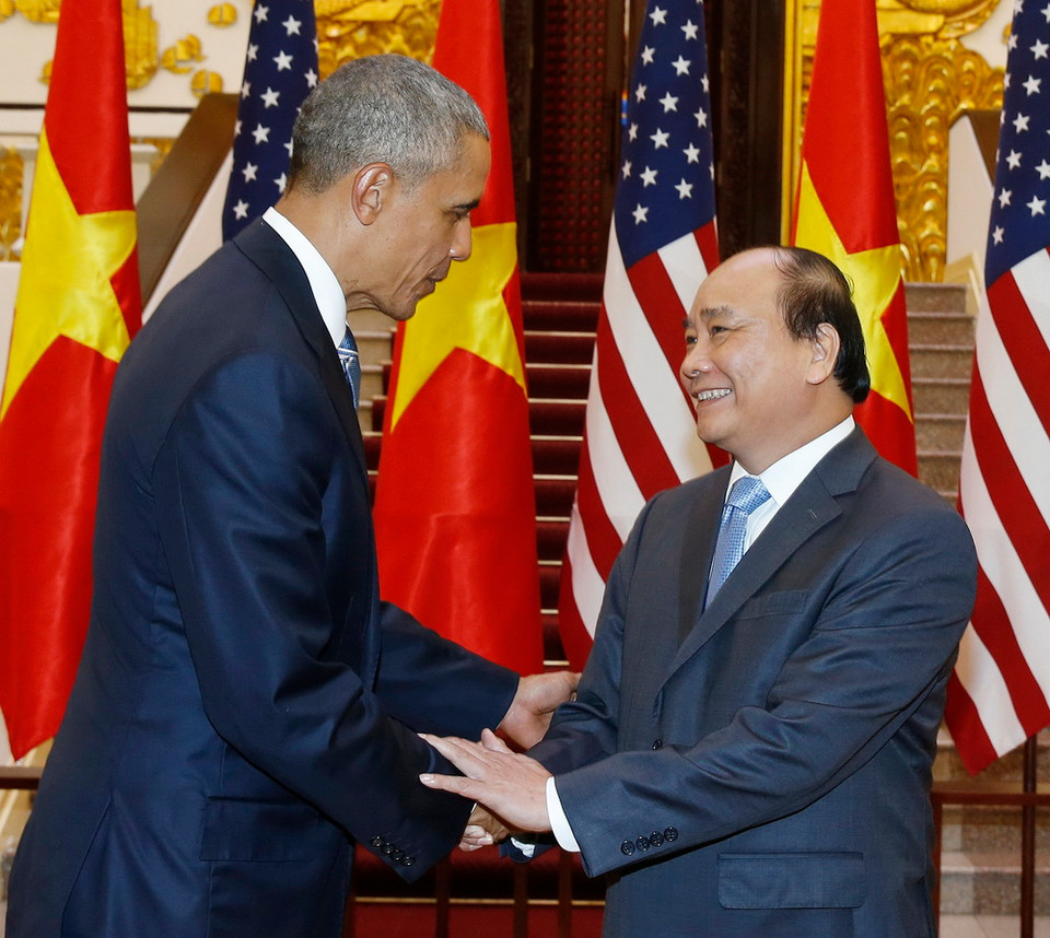 Thủ tướng Nguyễn Xuân Phúc hội kiến Tổng thống Hoa Kỳ Barack Obama đang thăm chính thức Việt Nam. (Ảnh: Thống Nhất/TTXVN)