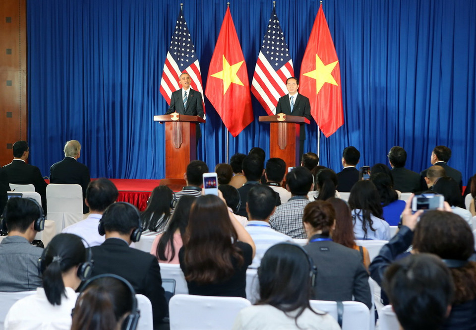 Chủ tịch nước Trần Đại Quang (bên phải) và Tổng thống Barack Obama tại cuộc họp báo. (Ảnh: Nhan Sáng/TTXVN)