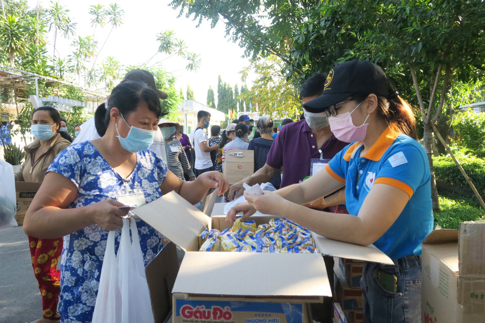 Đây là phiên chợ dành riêng cho 500 bệnh nhân đang điều trị nội trú. (Ảnh: Đinh Hằng/TTXVN)