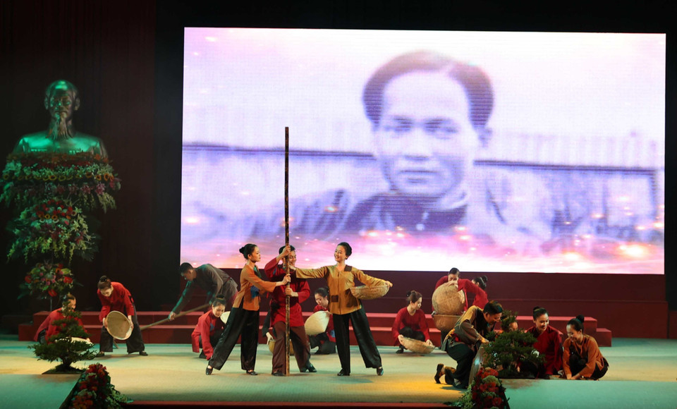 Chương trình nghệ thuật chào mừng Lễ kỷ niệm. (Ảnh: Thống Nhất/TTXVN)