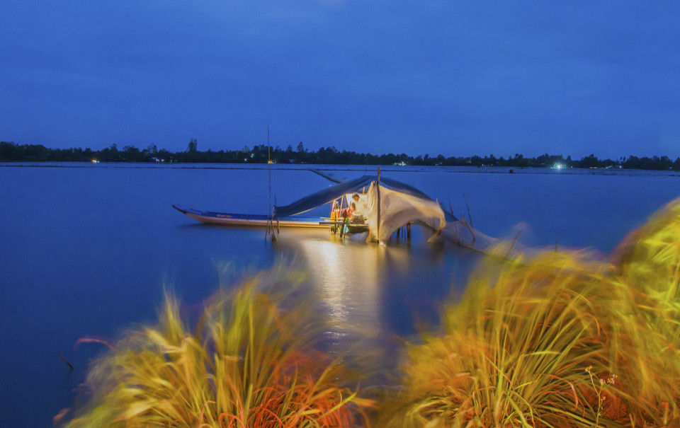 Cuộc sống mùa nước nổi ở Hậu Giang cũng không kém phần hấp dẫn. (Ảnh: Duy Khương/TTXVN)