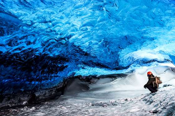 Hang động trong sông băng Vatnajökull ở Iceland. (Nguồn: msn)