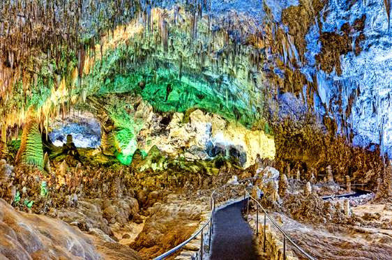 Vườn quốc gia Carlsbad Caverns tiểu bang New Mexico, miền Tây Hoa Kỳ nổi tiếng với gần 100 hang động đá vôi giống như những phòng thí nghiệm nghiên cứu về địa chất và sinh học dưới lòng đất. (Nguồn: msn)