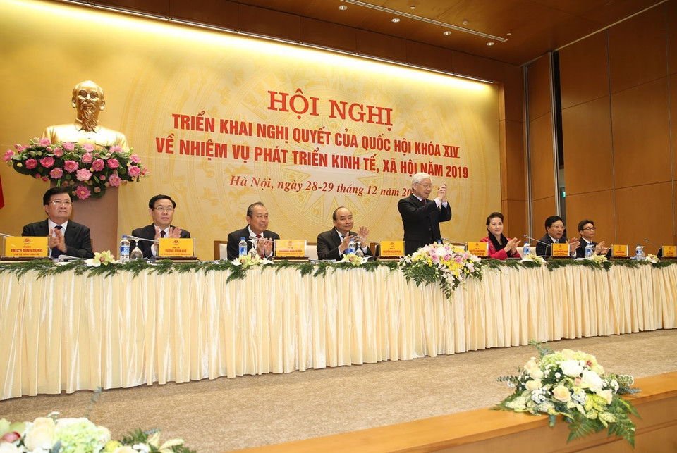 Tổng Bí thư, Chủ tịch nước Nguyễn Phú Trọng; Thủ tướng Chính phủ Nguyễn Xuân Phúc; Chủ tịch Quốc hội Nguyễn Thị Kim Ngân và các Phó Thủ tướng chủ trì hội nghị. (Ảnh: Trí Dũng/TTXVN)