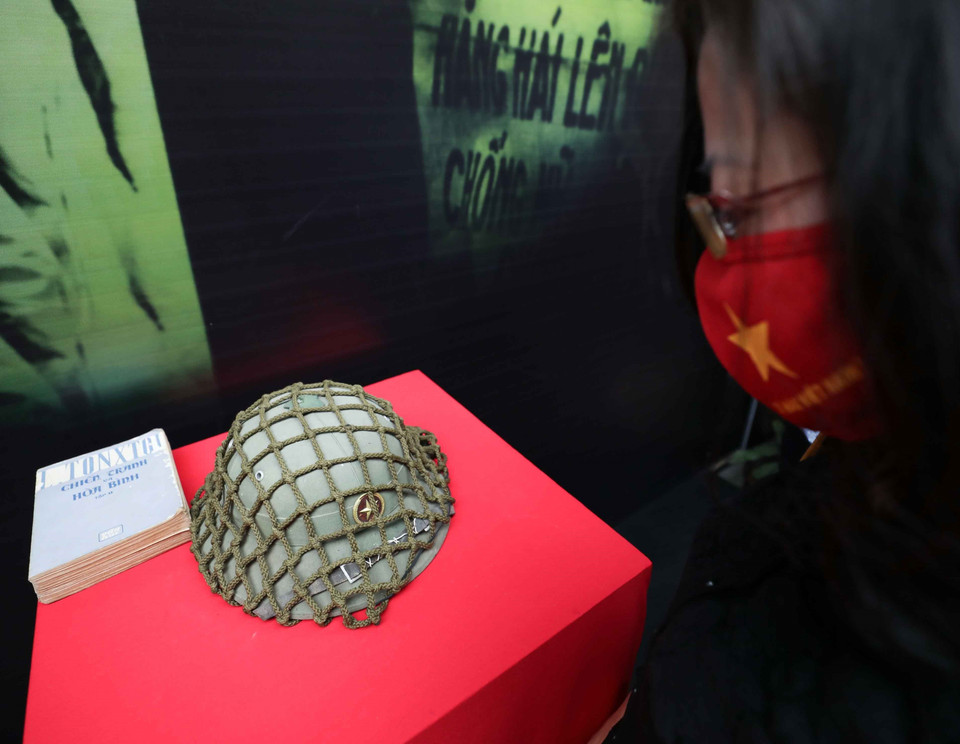 Hiện vật được trưng bày. (Ảnh: Thanh Tùng/TTXVN)