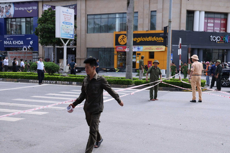 Hiện trường vụ nổ thuộc Tòa nhà City Light nằm cạnh đường Nguyễn Tất Thành, thành phố Vĩnh Yên. (Ảnh: Nguyễn Trọng Lịch/TTXVN)