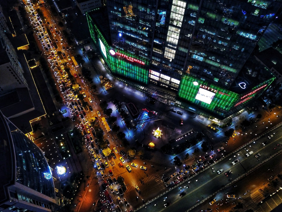 Hàng xe nối dài hàng km tại tuyến phố Đào Tấn giờ tan tầm (Ảnh chụp lúc 18h30). (Ảnh: Thành Đạt/TTXVN)