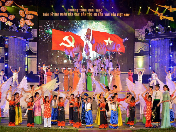 Chương trình nghệ thuật trong đêm khai mạc. (Ảnh: Thanh Hà/TTXVN)