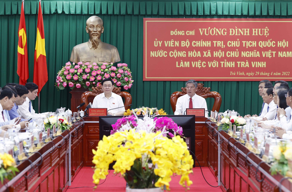 Quang cảnh buổi làm việc của Chủ tịch Quốc hội Vương Đình Huệ với Ban Thường vụ Tỉnh ủy Trà Vinh. (Ảnh: Doãn Tấn/TTXVN)