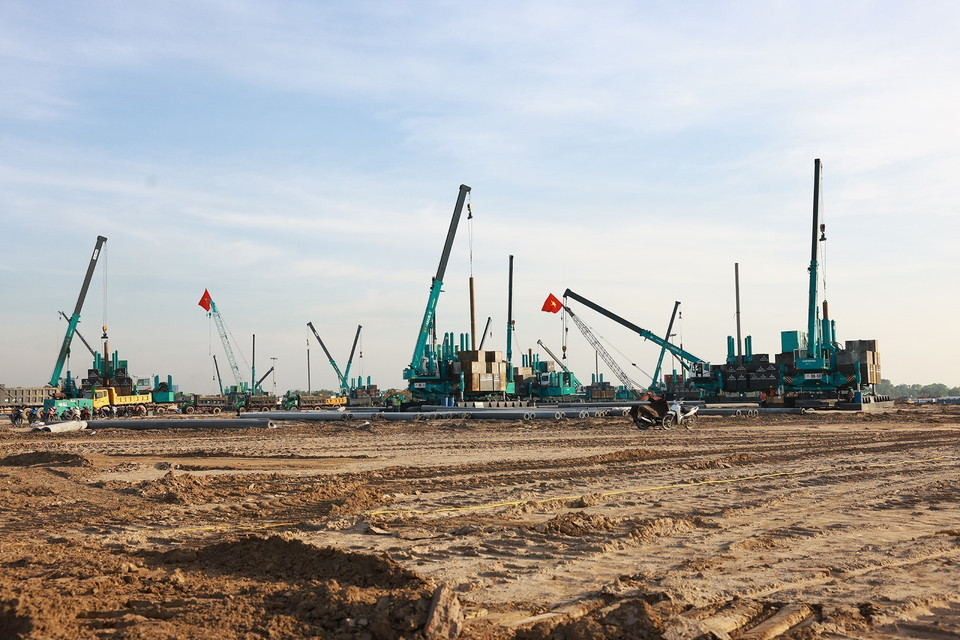 Công trường thi công dự án Trung tâm Hội chợ Triển lãm Quốc gia tại huyện Đông Anh, Hà Nội. (Ảnh: Dương Giang/TTXVN)