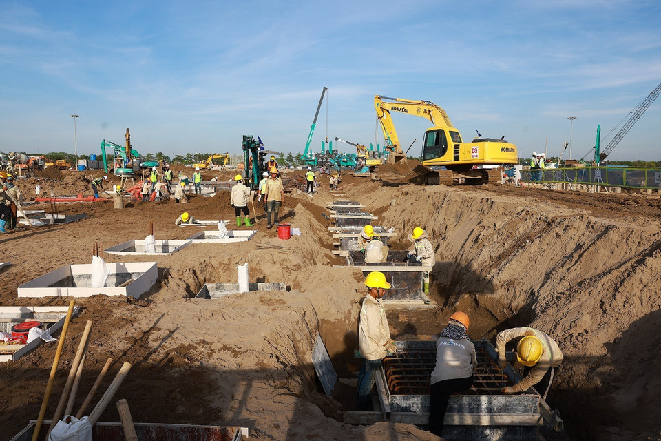 Công trường thi công dự án Trung tâm Hội chợ Triển lãm Quốc gia tại huyện Đông Anh, Hà Nội. (Ảnh: Dương Giang/TTXVN)