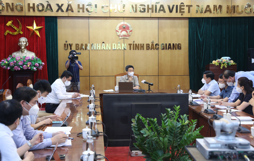 Quang cảnh cuộc họp tại đầu cầu Bắc Giang. (Ảnh: Danh Lam/TTXVN)