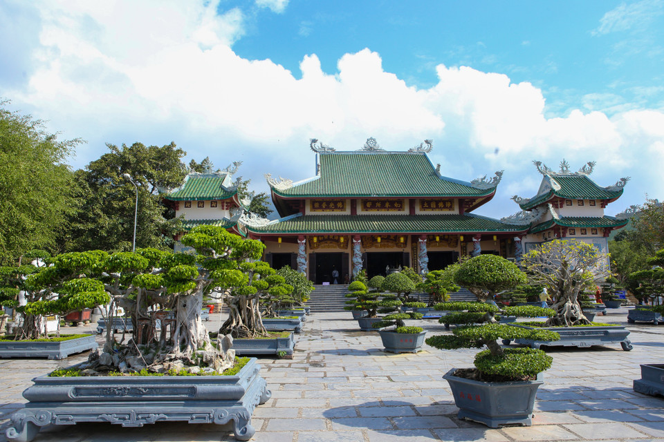 Khu vực Chánh điện nằm trong quần thể Chùa Linh Ứng-Bãi Bụt.(Ảnh: Trần Lê Lâm/TTXVN) 