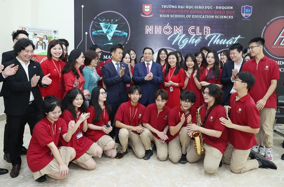 Thủ tướng Phạm Minh Chính mong muốn sinh viên Đại học Quốc gia Hà Nội, cùng với thế hệ sinh viên trên cả nước phải luôn chăm chỉ, cần cù, có ý thức học hỏi, tu dưỡng đạo đức, trau dồi, nắm chắc kiến thức, thành thạo chuyên môn, cập nhật thông tin, luôn có tinh thần khởi nghiệp, đổi mới sáng tạo, thực sự trở thành những công dân tốt, góp phần xây dựng đất nước ngày càng hùng cường, thịnh vượng, nhân dân ngày càng ấm no, hạnh phúc.(Ảnh: Dương Giang/TTXVN)