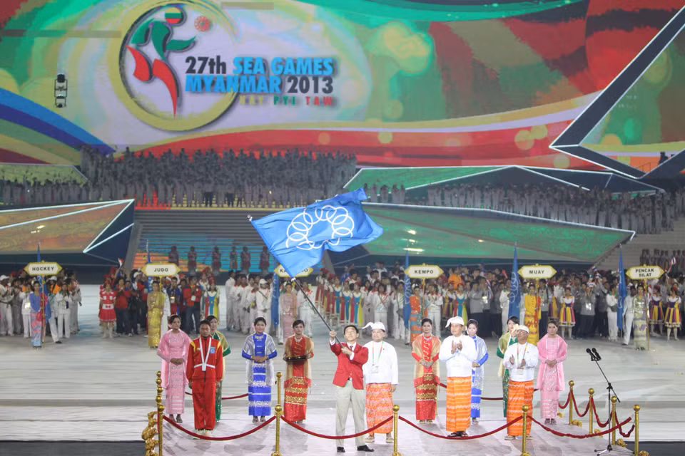 Lễ trao cờ Olympic cho nước chủ nhà SEA Games 28 - Singapore. (Ảnh: Quang Nhựt/TTXVN)