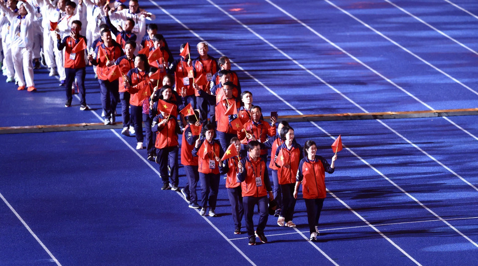 Đoàn Thể thao Việt Nam tại Lễ bế mạc SEA Games 32. (Ảnh: Hoàng Linh/TTXVN)