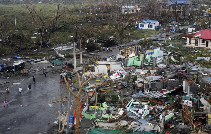 Cảnh tàn phá ở Tacloban, đảo Leyte miền đông Philippines ngày 9/11 sau bão Haiyan. (Ảnh: AFP/TTXVN)