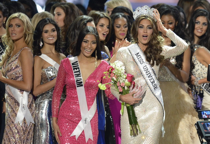 Đại diện của Việt Nam Trương Thị May dù không đạt được danh hiệu gì nhưng vẫn rất hạnh phúc với chiến thắng của Gabriela Isler . (Nguồn: Getty)