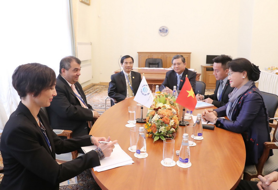 Chủ tịch Quốc hội Nguyễn Thị Kim Ngân gặp Chủ tịch Liên minh Nghị viện thế giới (IPU) Saber H. Chowdhury. (Ảnh: Trọng Đức/TTXVN)