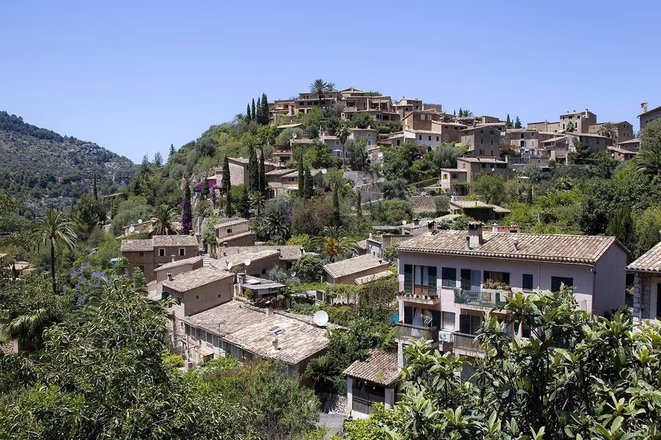 Ngày 28/6/2011, khu vực Serra de Tramuntana trên đảo Mallorca (Tây Ban Nha) được UNESCO đưa vào danh sách Di sản văn hóa thế giới. (Ảnh: AFP/TTXVN)