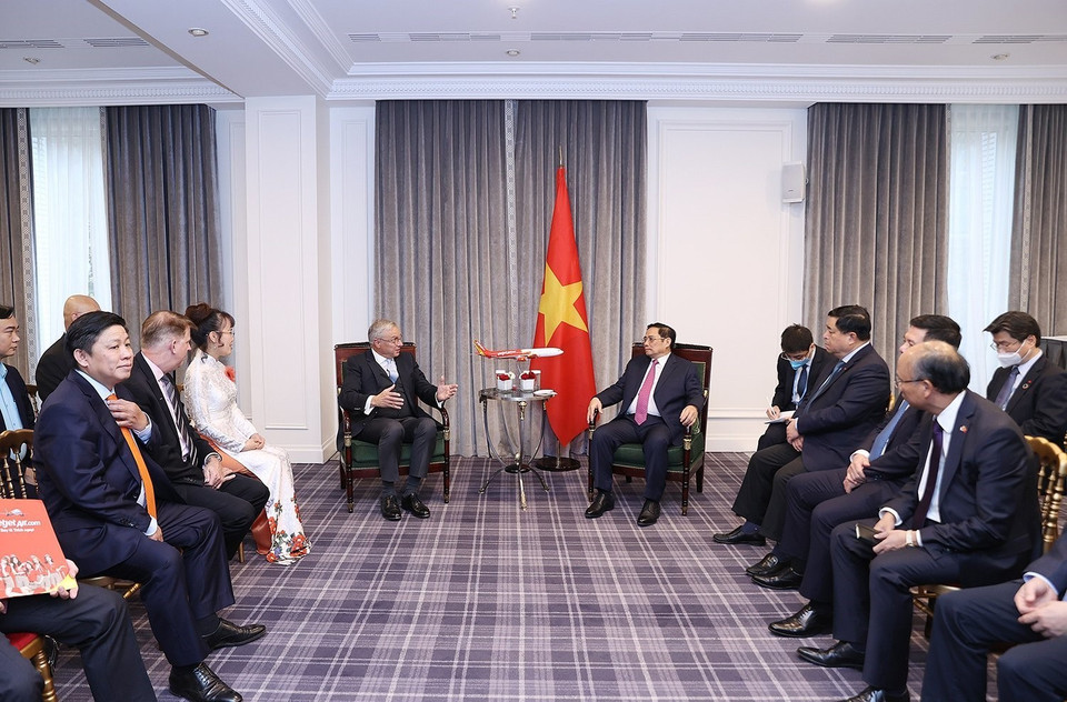 Thủ tướng Phạm Minh Chính tiếp ông Christian Scherer, Tổng giám đốc thương mại toàn cầu của Tập đoàn Airbus. (Ảnh: Dương Giang/TTXVN)