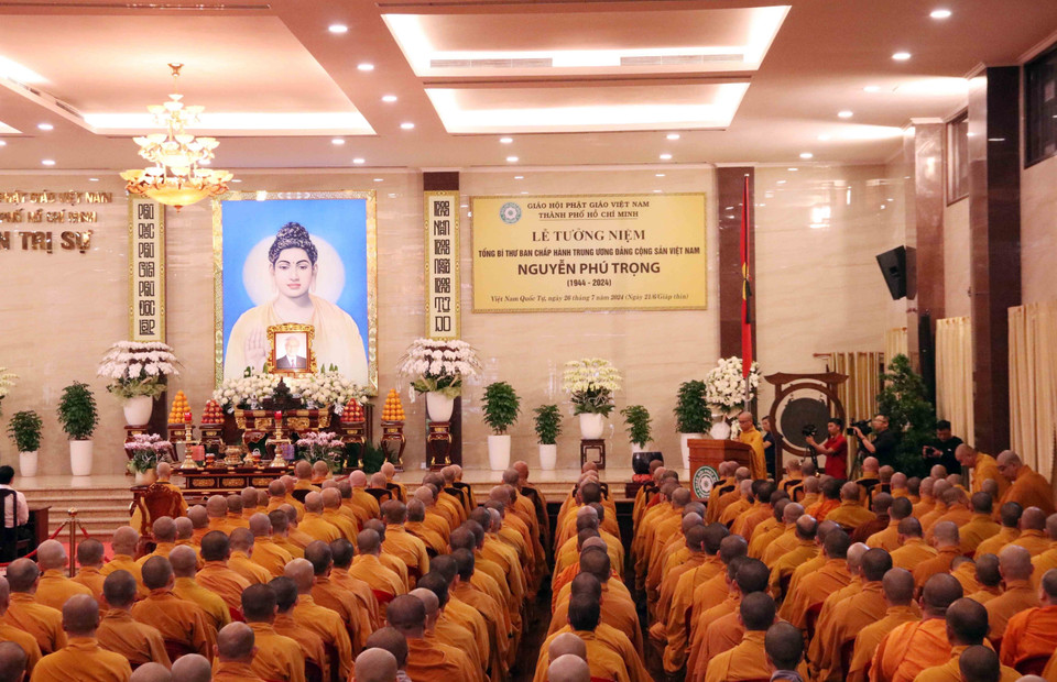 Quang cảnh lễ viếng theo nghi lễ Phật giáo tại Việt Nam Quốc tự. (Ảnh: Xuân Khu/TTXVN)