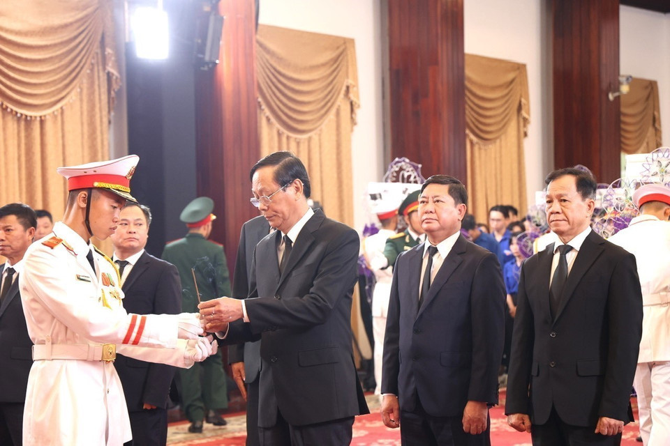 Đoàn lãnh đạo tỉnh Ninh Thuận viếng Tổng Bí thư Nguyễn Phú Trọng tại Hội trường Thống Nhất, Thành phố Hồ Chí Minh sáng 26/7/2024. (Ảnh: Thanh Vũ/ TTXVN)