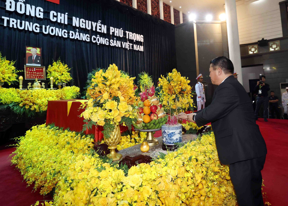 Đoàn tỉnh Sơn La viếng Tổng Bí thư Nguyễn Phú Trọng. (Ảnh: TTXVN)