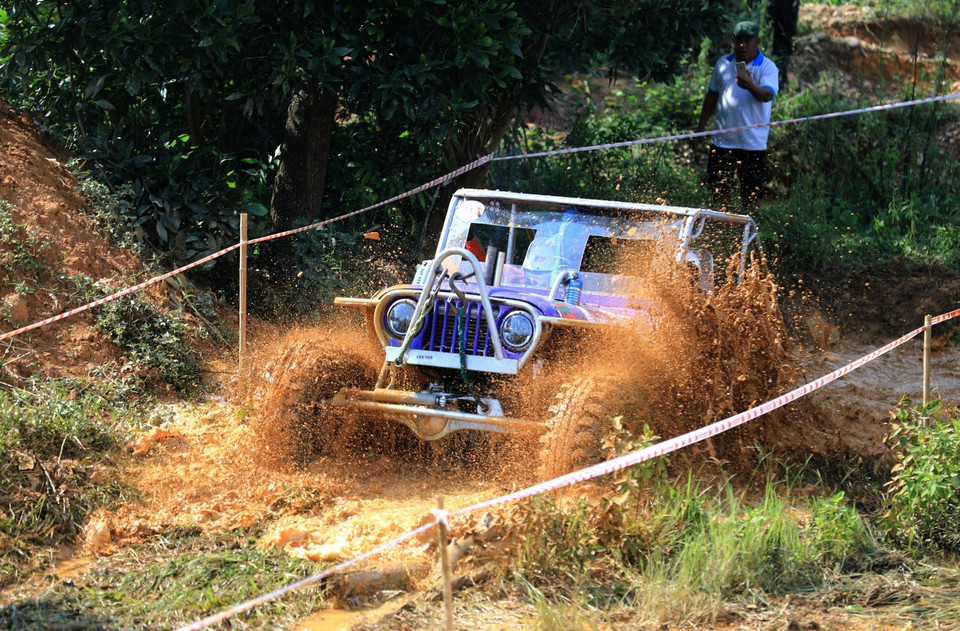 Đường đua xuyên rừng có nhiều hố sâu và địa hình phức tạp ở nội dung nâng cao. Ả(Ảnh: Thành Đạt/TTXVN)